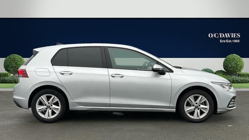 Gebraucht VW Golf VIII Life 2022 Silber Kleinwagen