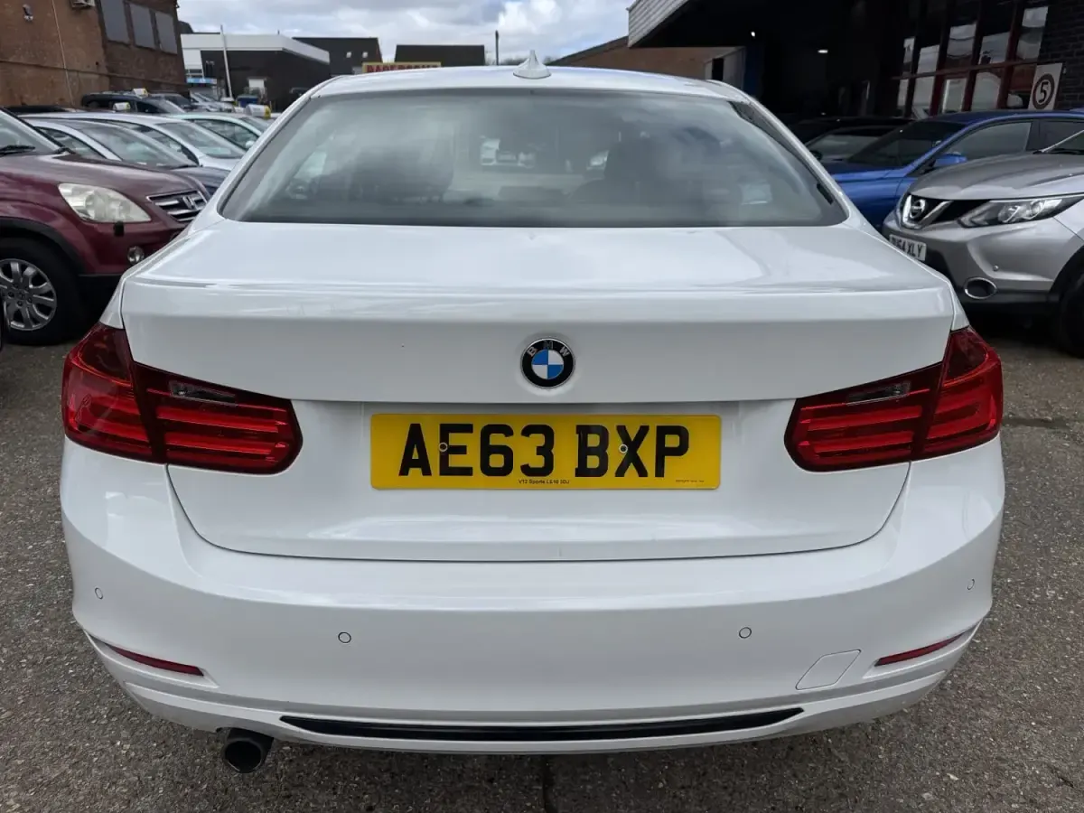 Usado BMW 316 Sport Line 2013 Blanco Berlina