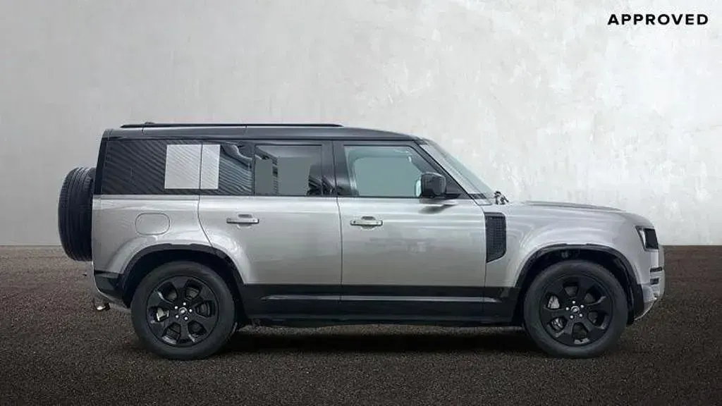 Used Land Rover Defender SE Dynamic 2024 Silver SUV