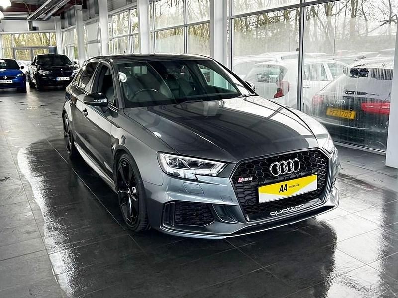 Begagnad Audi RS3 Design 400 HK (294 kW) 2018 Grå Sedan