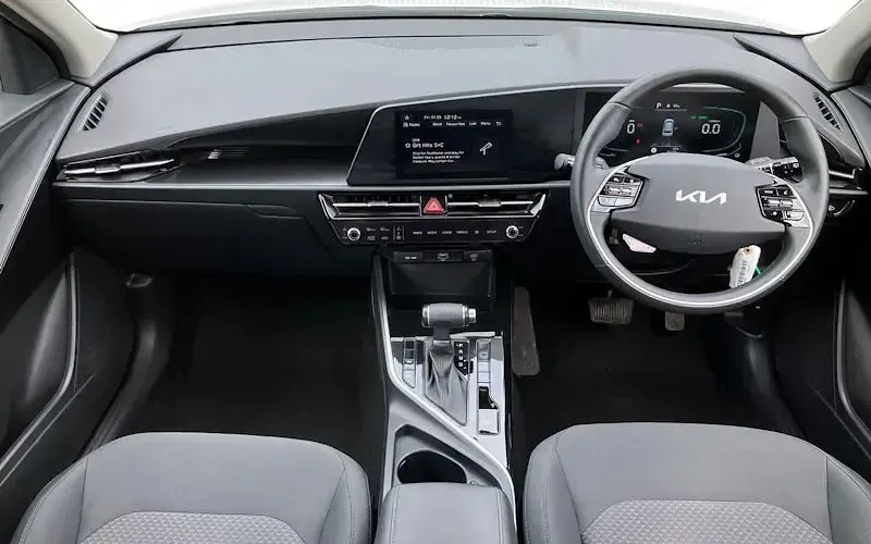 Begagnad Kia Niro 141 HK (103 kW) 2023 Vit SUV