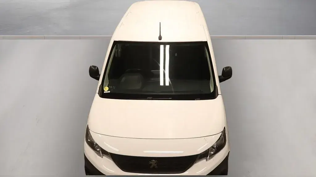 Used Peugeot Partner 131 HP (96 kW) 2021 White MPV