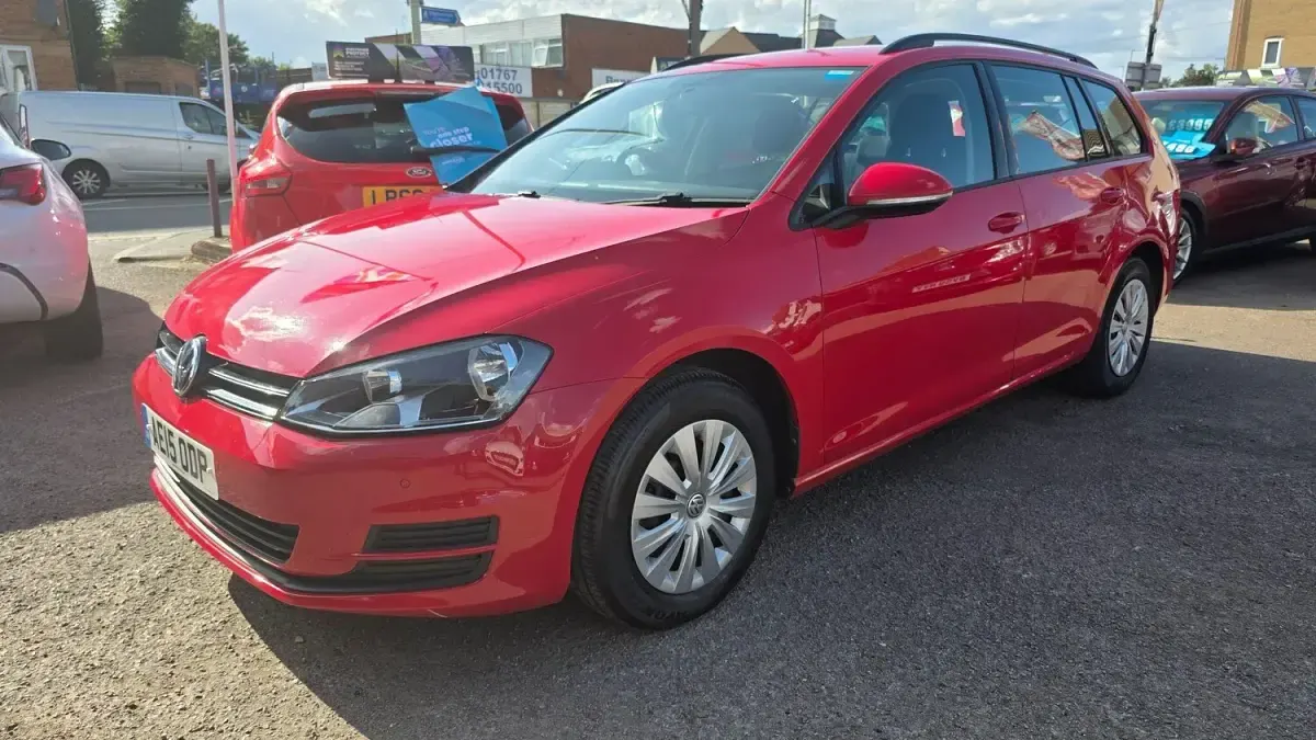 Used VW Golf VII S 105 HP (77 kW) 2015 Red Estate