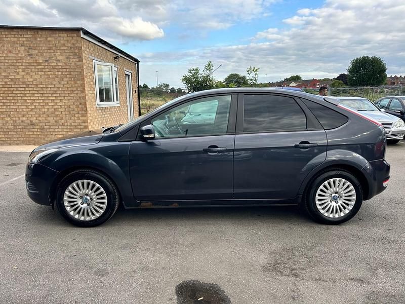 Used Ford Focus Titanium 2009 Grey Hatchback