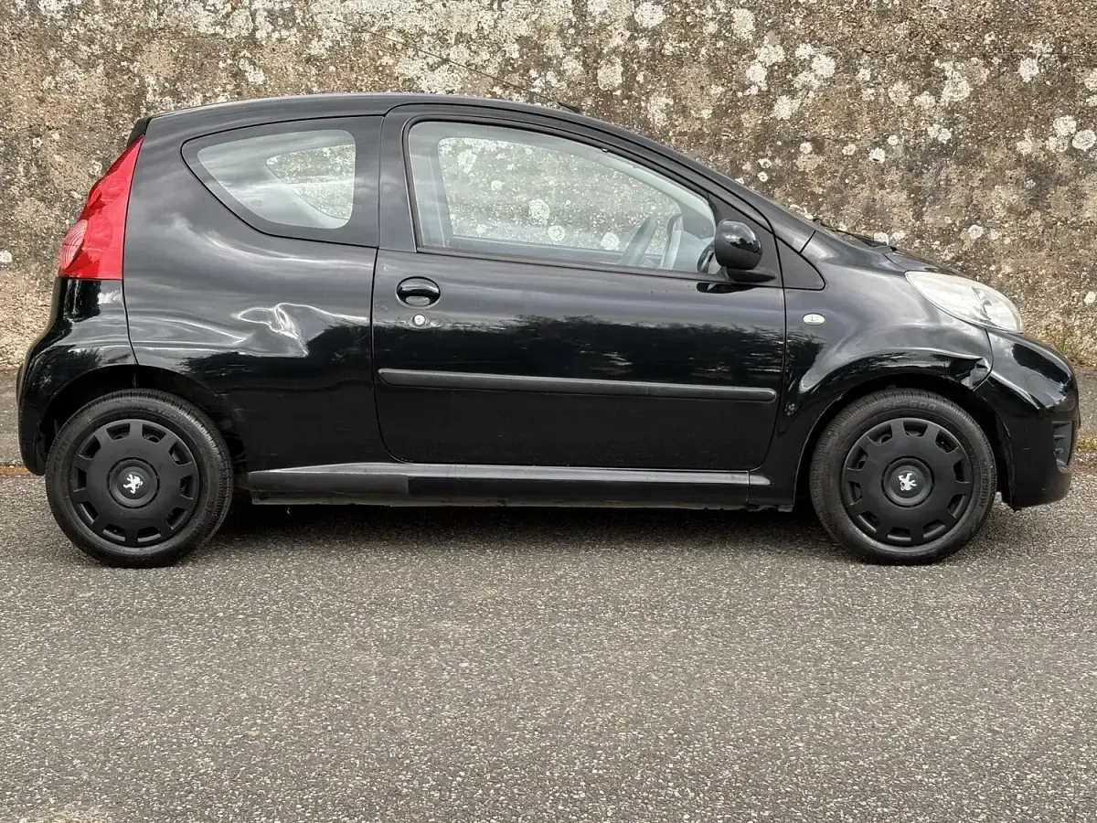Used Peugeot 107 68 HP (50 kW) 2009 Black Hatchback