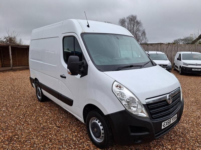 Used Vauxhall Movano 145 HP (106 kW) 2018 White MPV