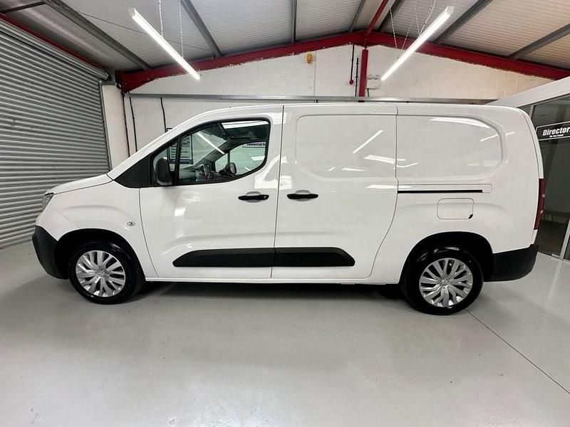 White Used 2022 Peugeot Partner Premium MPV | £12,495 (A bit pricey) - Image 1/2