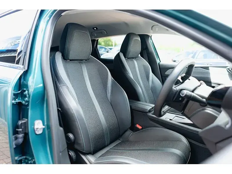 Used Peugeot 308 SW Allure Premium 2023 Avatar blue Estate