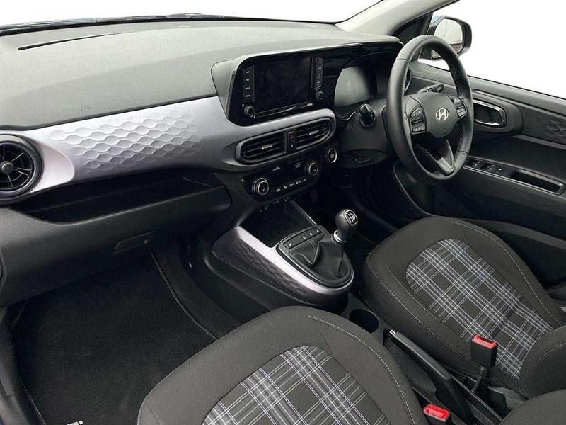 Used Hyundai i10 Premium 77 HP (56 kW) 2024 Blue Hatchback