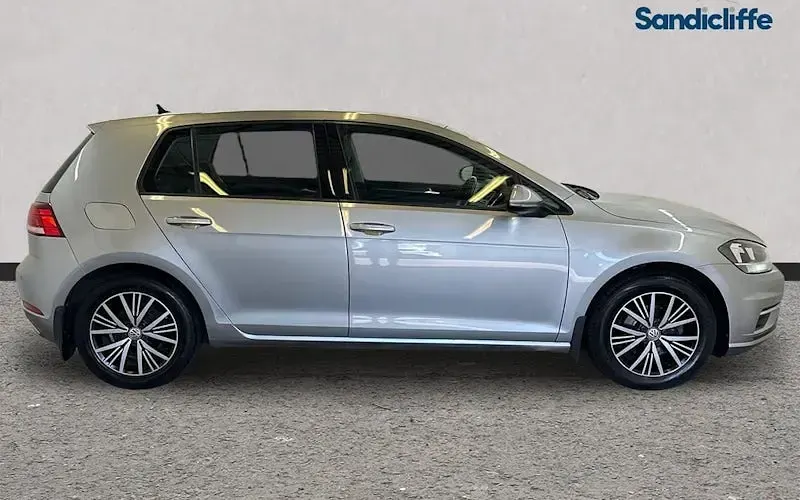 Used VW Golf VII SE 110 HP (80 kW) 2018 Hatchback
