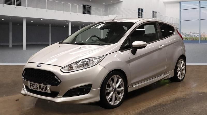 Silver Used 2015 Ford Fiesta Zetec Hatchback | £1,995 (Good price) - Image 1/4