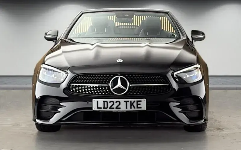 Gebraucht Mercedes E300 AMG line 258 PS (189 kW) 2022 Schwarz Cabrio
