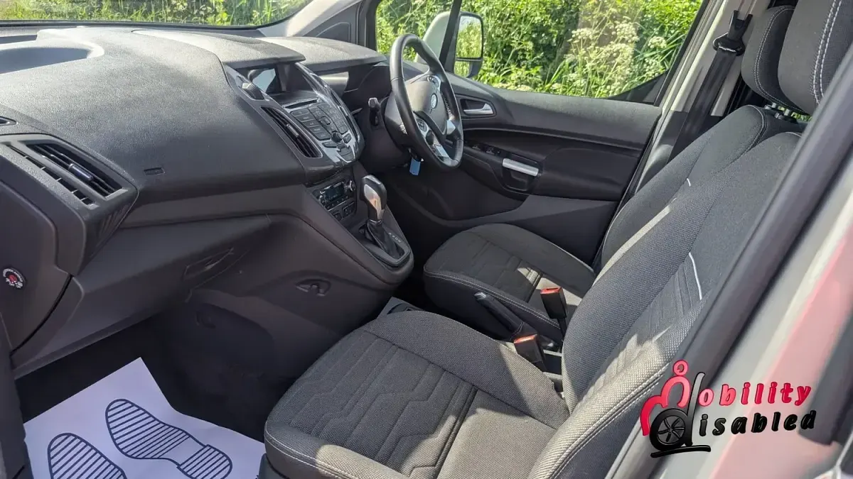 Used Ford Tourneo Connect Titanium 120 HP (88 kW) 2016 Silver MPV