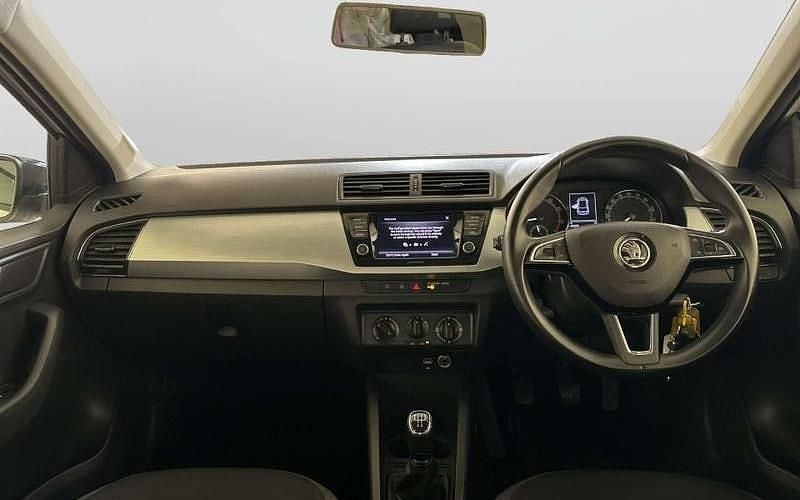 Used Skoda Fabia Colour Edition 95 HP (69 kW) 2021 Hatchback