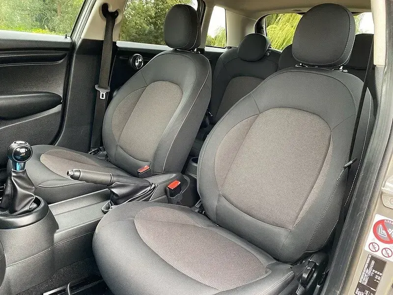 Used Mini One D Hatch 95 HP (69 kW) 2017 Silver Hatchback