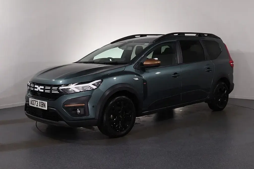 Used Dacia Jogger Extreme 110 HP (80 kW) 2023 Green MPV