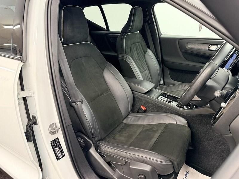 Used Volvo XC40 R-Design 200 HP (147 kW) 2020 White SUV