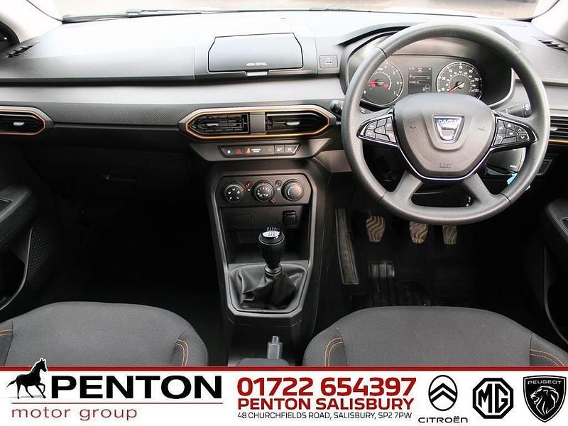 Used Dacia Sandero Essentiel 100 HP (73 kW) 2022 White Hatchback