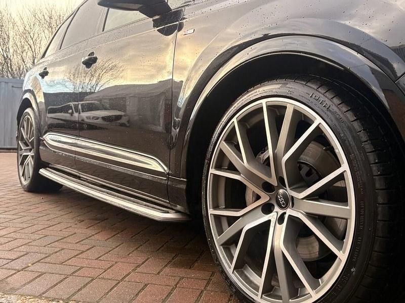 Used Audi Q7 Advanced 286 HP (210 kW) 2019 Black SUV