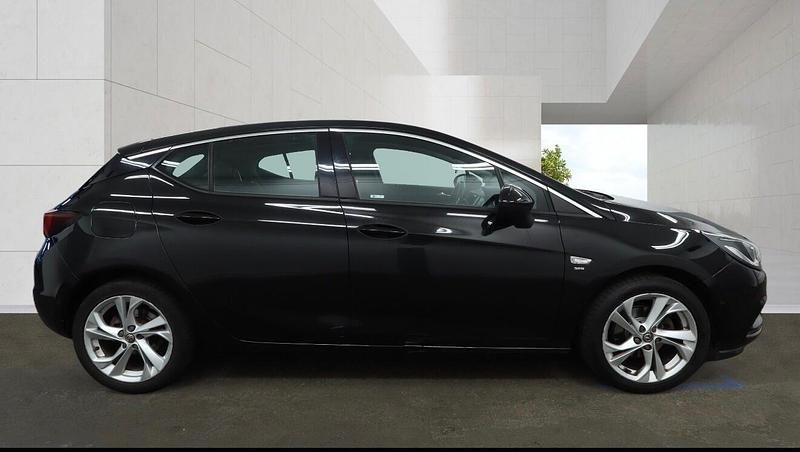 Used Vauxhall Astra SRi 150 HP (110 kW) 2018 Black Hatchback