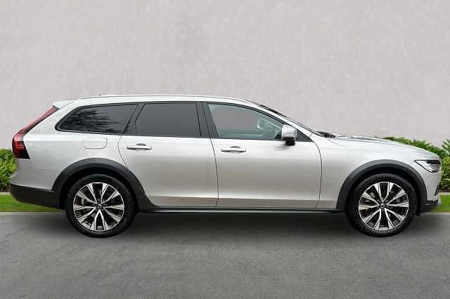 Used Volvo V90 CC Plus 235 HP (172 kW) 2022 Estate