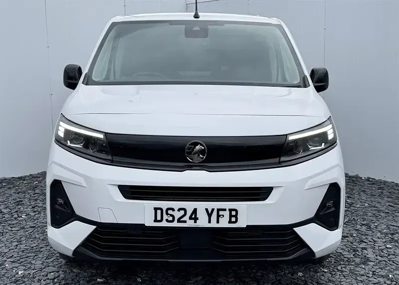 Used Vauxhall Combo S 130 HP (95 kW) 2024 White MPV