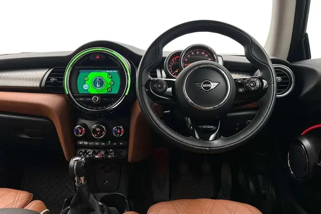 Used Mini Cooper S Exclusive 189 HP (139 kW) 2019 Orange Hatchback