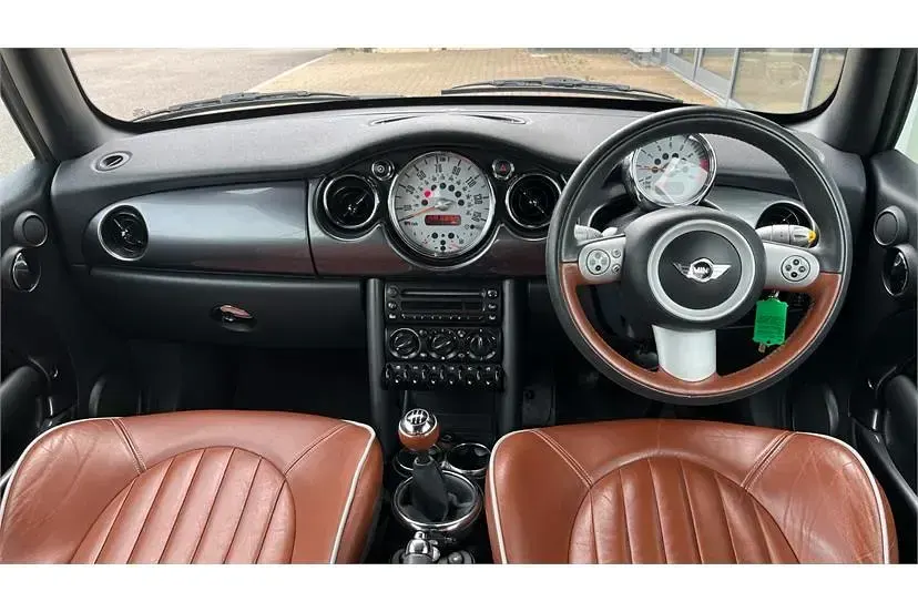 Used Mini Cooper Cabriolet 115 HP (84 kW) 2007 White Cabriolet