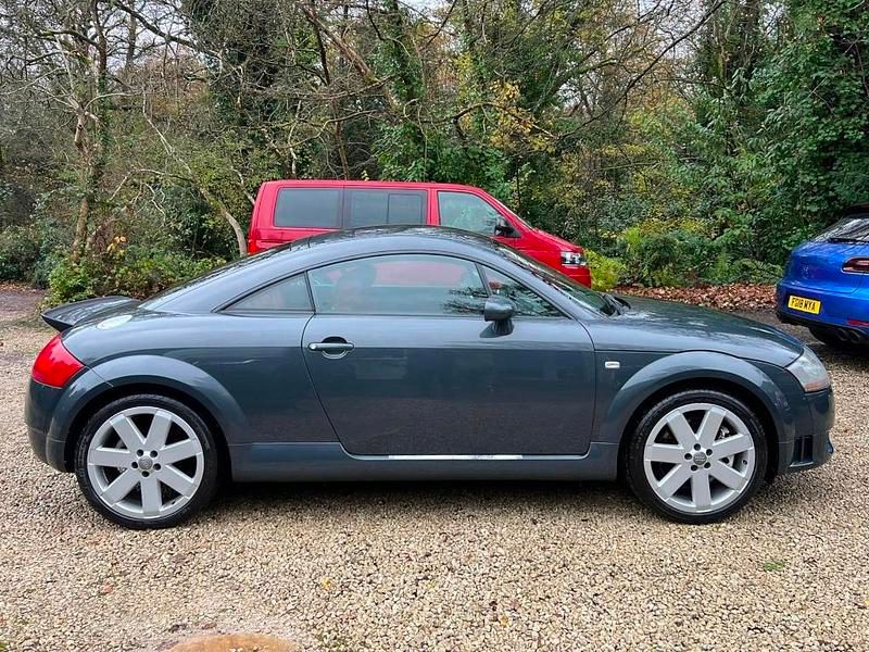Begagnad Audi TT Exclusive 250 HK (183 kW) 2004 Grå Sportkupé