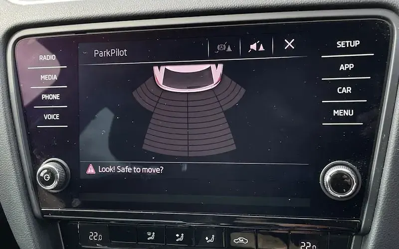 Used Skoda Octavia SE 150 HP (110 kW) 2018 White Estate