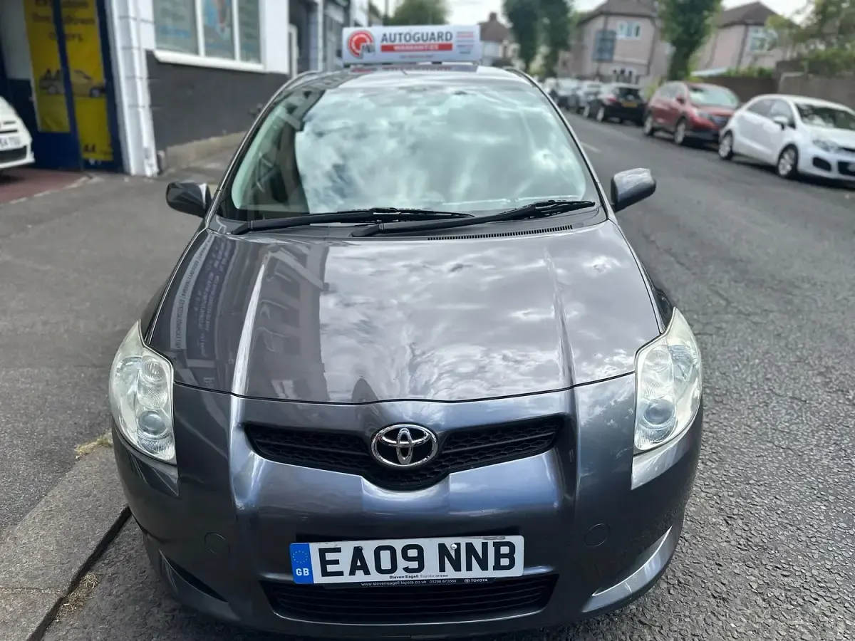 Used Toyota Auris 124 HP (91 kW) 2009 Grey Hatchback