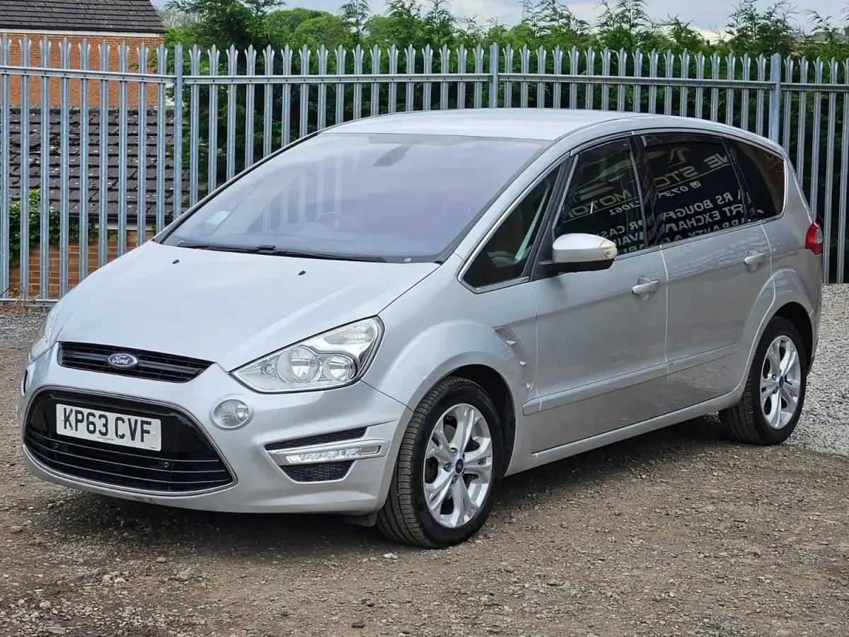 Usado Ford S-MAX Titanium 140 CV (102 kW) 2013 Plateado Monovolumen