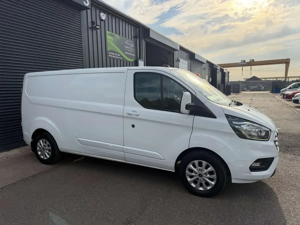 Used Ford Transit Custom Limited 130 HP (95 kW) 2019 White Van
