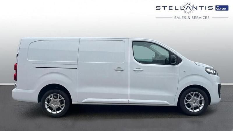 White Used 2023 Citroën Dispatch MPV | £17,990 (Fair price) - Image 1/4