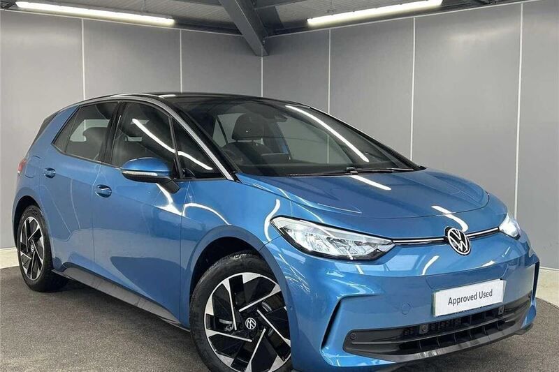 Blue Used 2024 VW ID.3 Pro Hatchback | £24,565 (Fair price) - Image 1/4