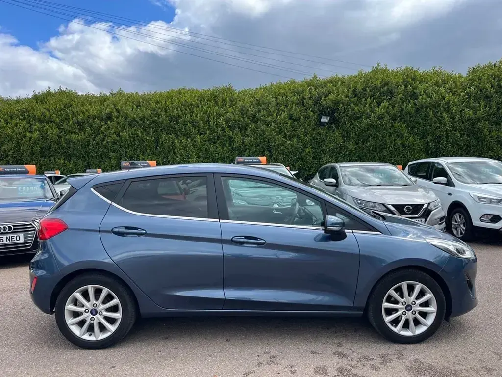 Usado Ford Fiesta Titanium 100 HP (73 kW) 2019 Azul Citadino
