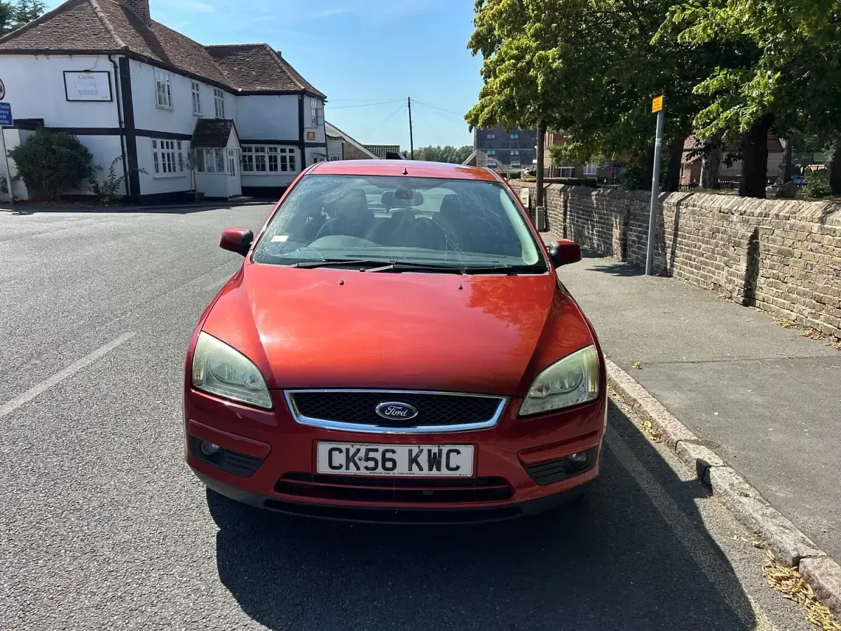 Used Ford Focus Ghia 2006 Red Hatchback