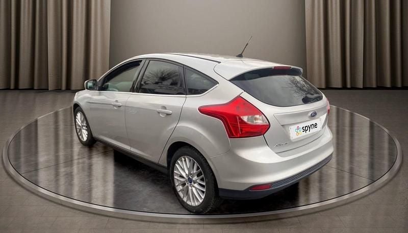 Used Ford Focus Zetec 115 HP (84 kW) 2014 Silver Hatchback
