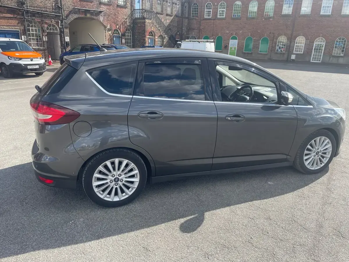 Käytetty Ford C-MAX Titanium 125 HP (91 kW) 2018 Harmaa Tila-auto