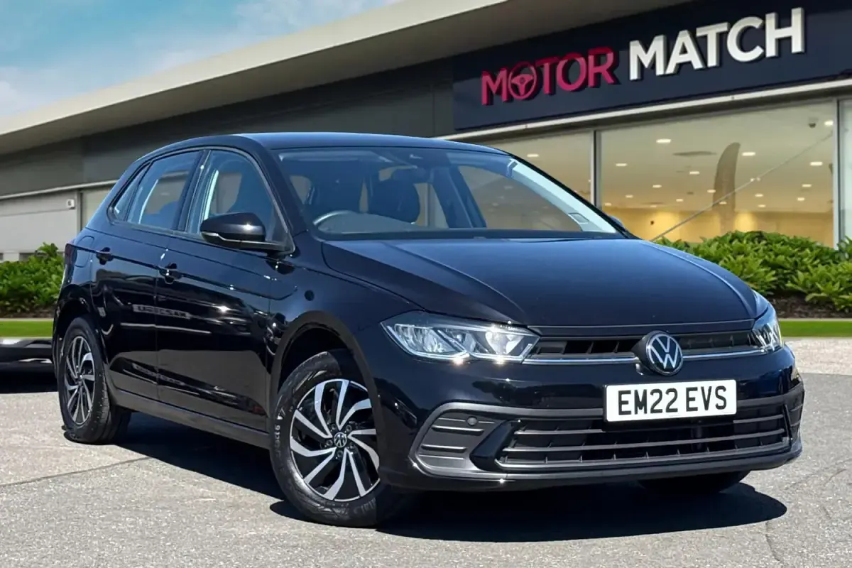 Begagnad VW Polo S 2023 Svart Halvkombi