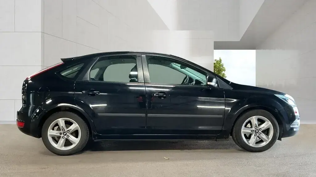 Used Ford Focus Zetec 110 HP (80 kW) 2009 Black Hatchback