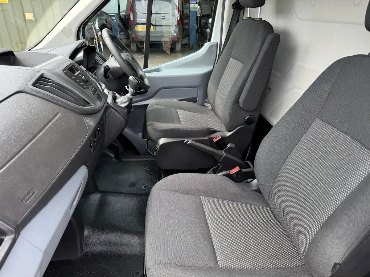 Used Ford Transit Trend 130 HP (95 kW) 2018 White Van