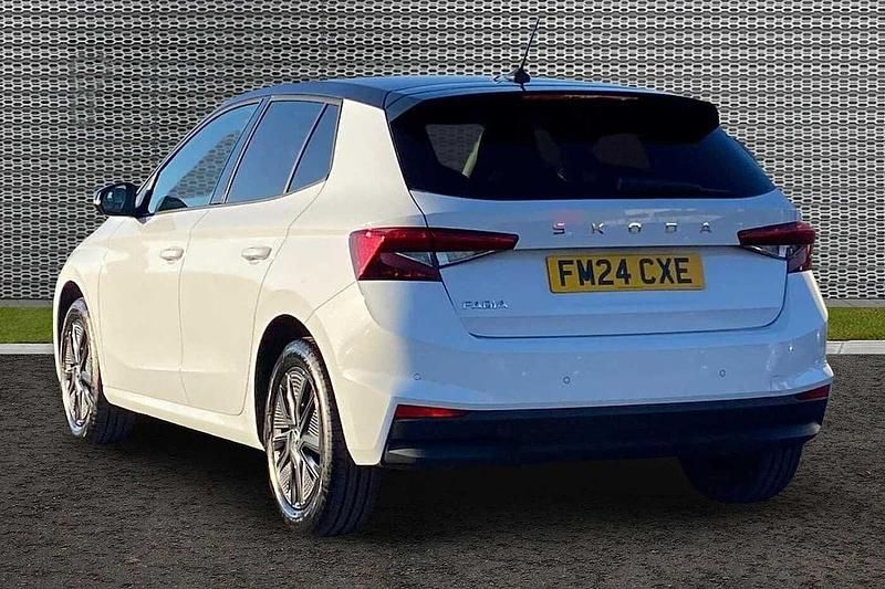 Used Skoda Fabia Colour Edition 59 HP (43 kW) 2024 Moon white metallic black magic pearl effect Hatchback