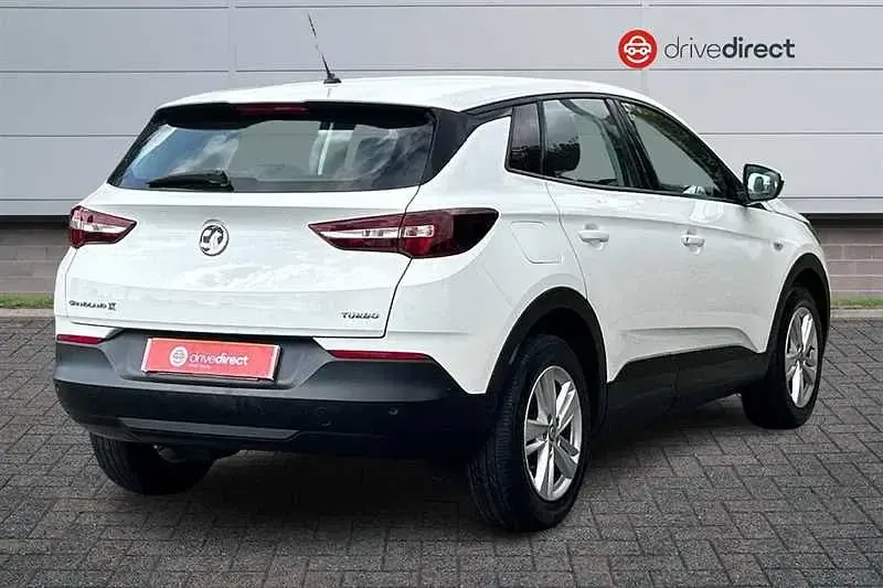 Used Vauxhall Grandland X S 130 HP (95 kW) 2019 White SUV