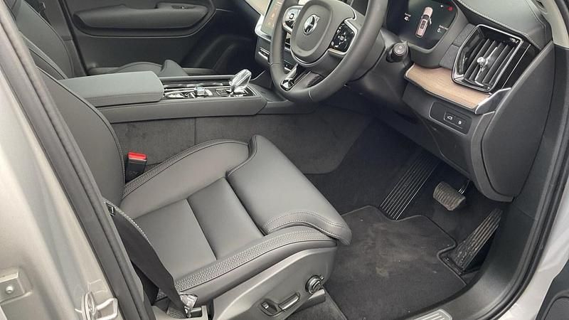 Used Volvo XC90 Plus 449 HP (330 kW) 2025 Silver SUV