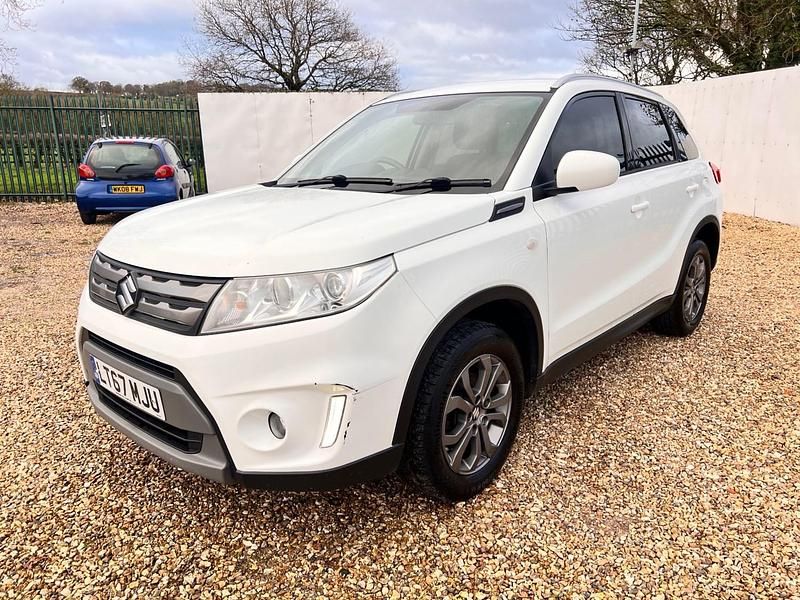 Used Suzuki Vitara SZ4 120 HP (88 kW) 2017 White Hatchback