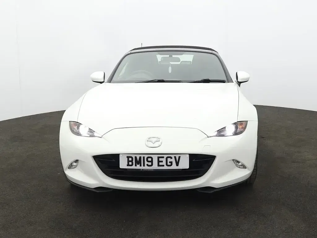 Used Mazda MX5 132 HP (97 kW) 2019 White Cabriolet