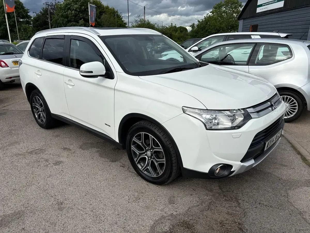 Used Mitsubishi Outlander 2014 White SUV
