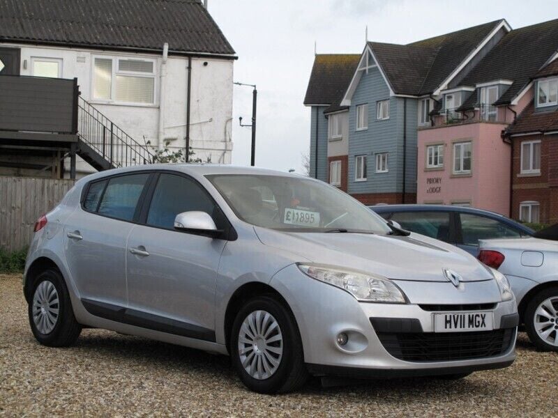 Used Renault Mégane III Expression 110 HP (80 kW) 2011 Silver Hatchback