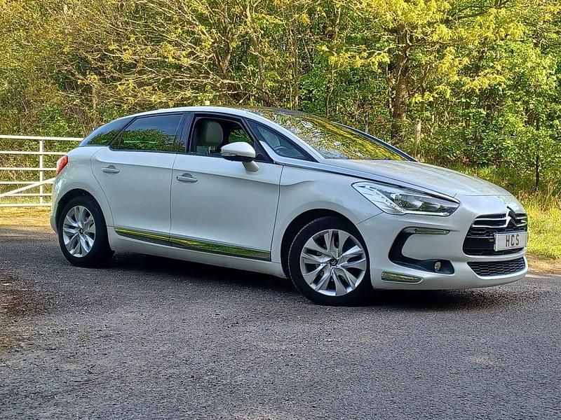 Begagnad Citroën DS5 115 HK (84 kW) 2015 Vit Halvkombi